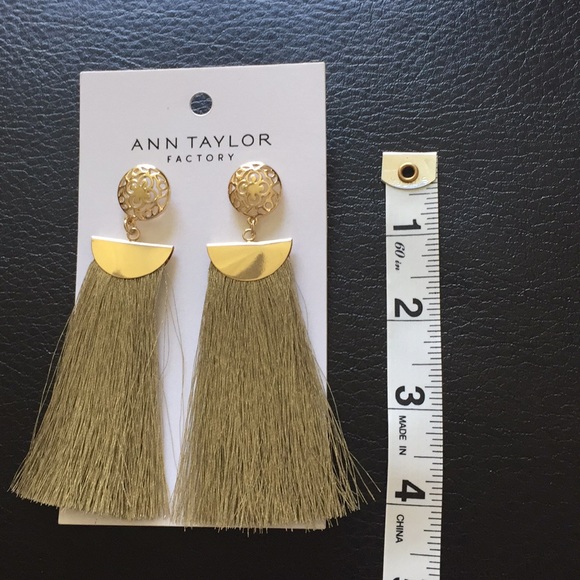 Gold tassle fringe earrings - Picture 2 of 3